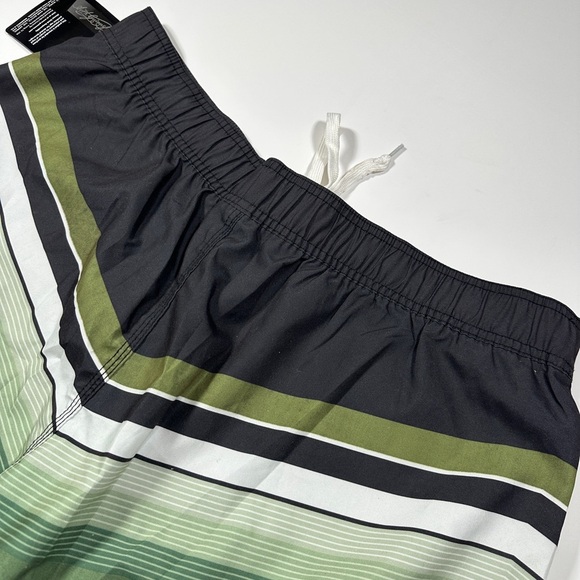 Men’s Guinness Swim Trunks Size 2XL
(NWT) - Picture 7 of 8